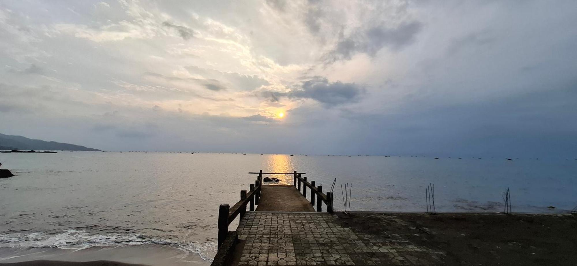 Hotel Cipunaga Ciemas Bagian luar foto