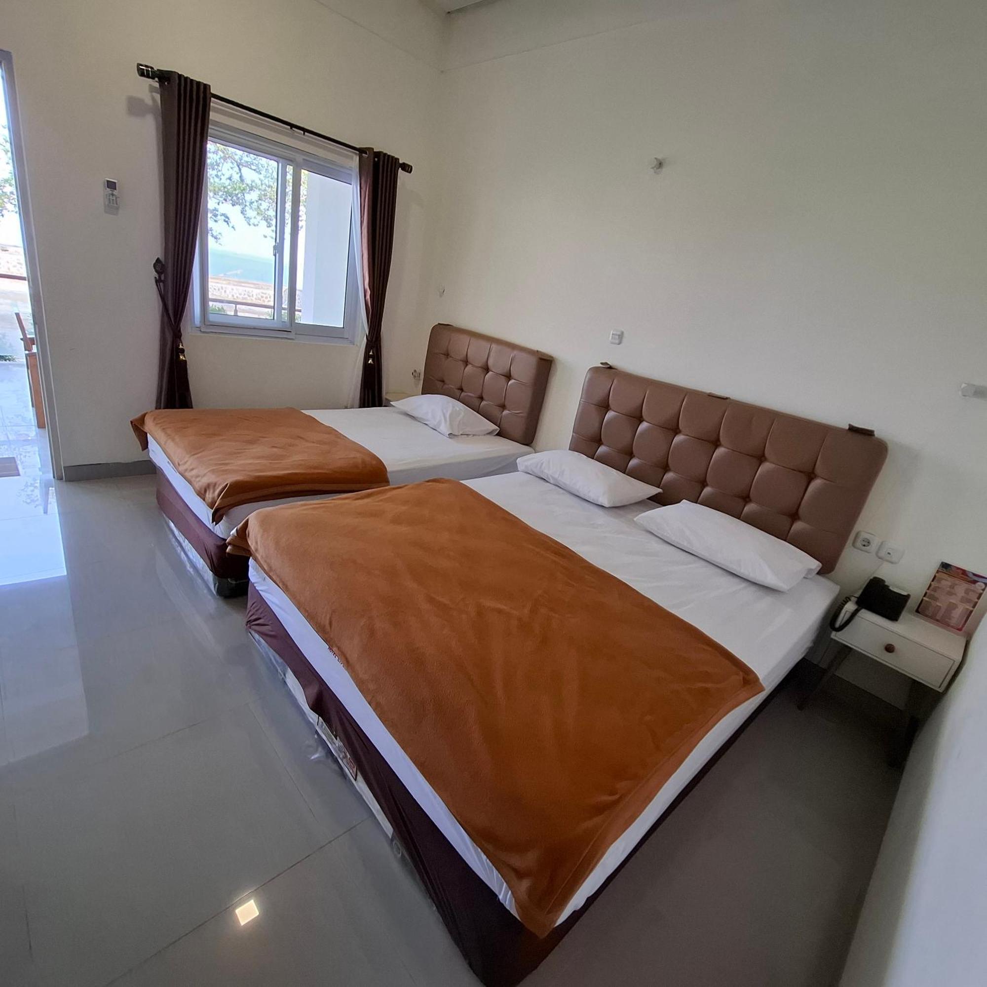 Hotel Cipunaga Ciemas Bagian luar foto